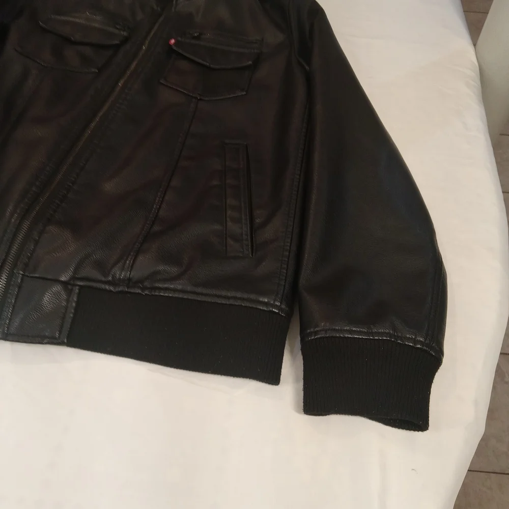 Levis levi men